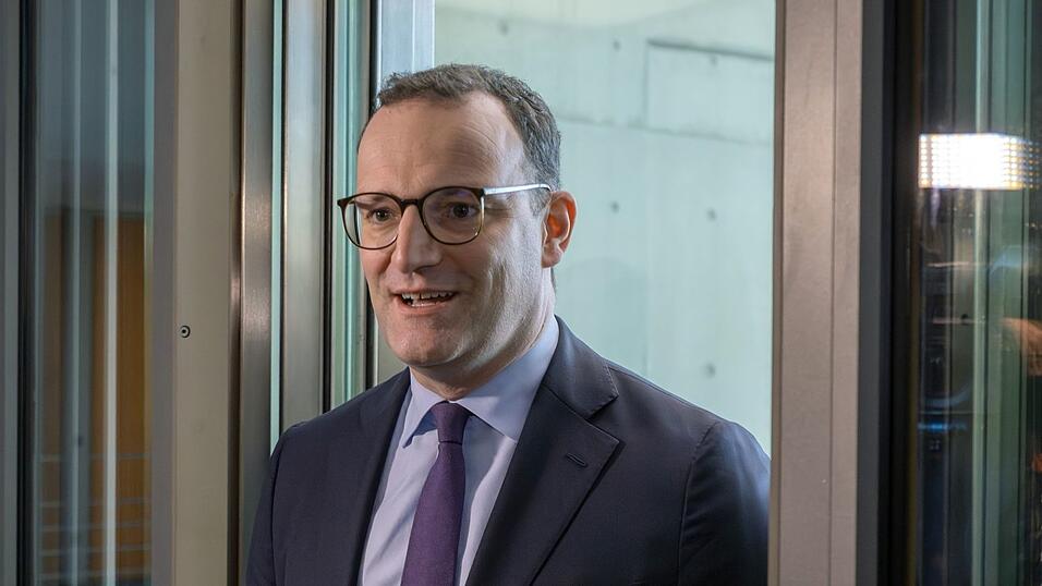 Jens Spahn stellt sich den Fragen der Abgeordneten zu Corona. Jens Spahn stellt sich den Fragen der Abgeordneten zu Corona.