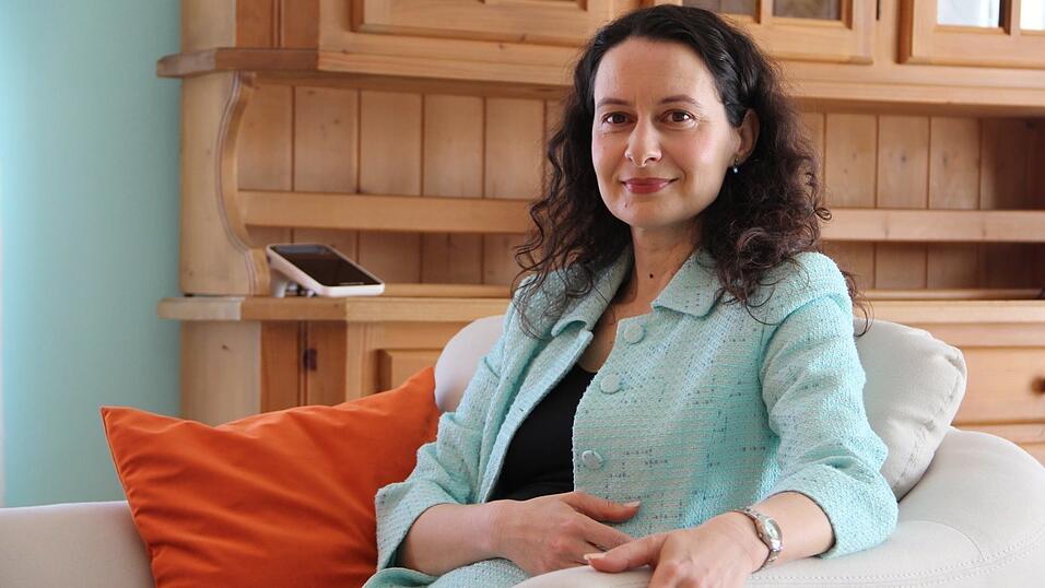 Tsvetana Velchovska sammelte im Laufe ihres Studiums und ihrer Ausbildung Erfahrungen in unterschiedlichen Bereichen der Psychotherapie. Unter anderem arbeitete sie in der Forensik im Klinikum Mainkofen.