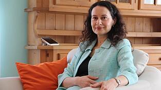 Tsvetana Velchovska sammelte im Laufe ihres Studiums und ihrer Ausbildung Erfahrungen in unterschiedlichen Bereichen der Psychotherapie. Unter anderem arbeitete sie in der Forensik im Klinikum Mainkofen.