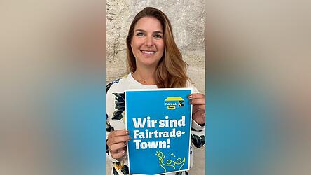 Franziska Moser, Koordinatorin der Fairtrade-Steuerungsgruppe ist stolz auf die erneute Rezertifizierung Deggendorfs als &bdquo;Fairtrade-Stadt&ldquo;.