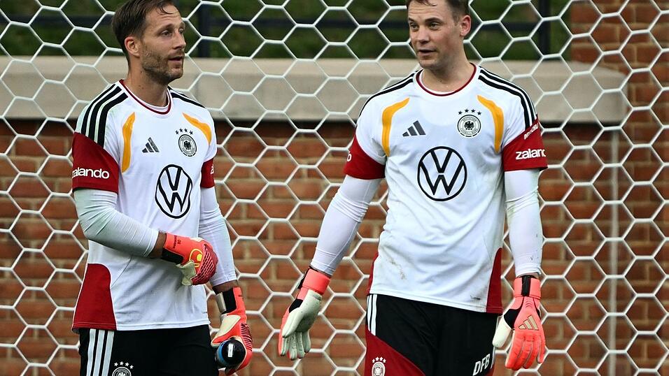 Oliver Baumann (l.) und Mauel Neuer (r.) beim Training der Nationalmannschaft. Oliver Baumann (l.) und Mauel Neuer (r.) beim Training der Nationalmannschaft.