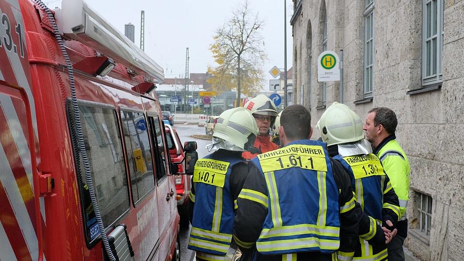 Wegen einer Bombendrohung ist derzeit das Gebiet um die Berufsschule in der Pestalozzistraße in Straubing gesperrt.