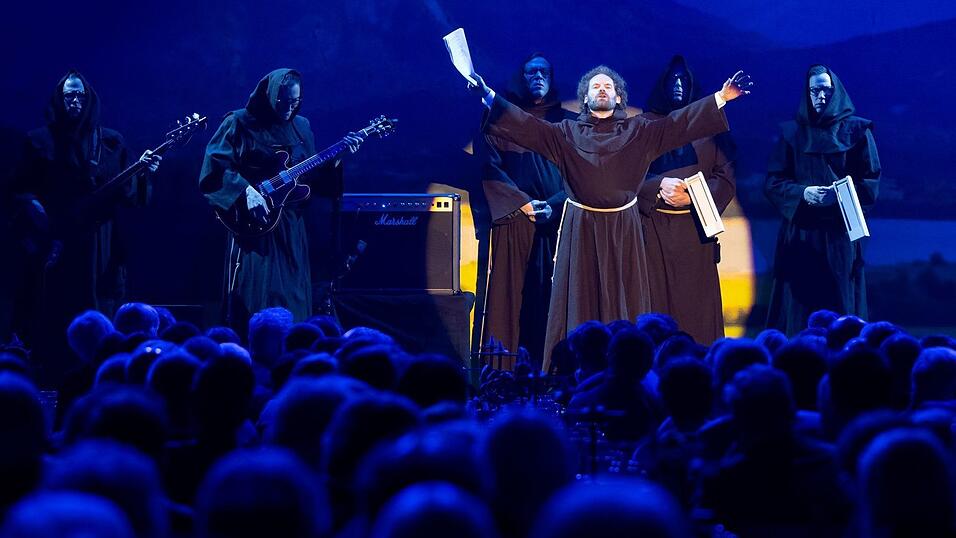 Maxi Schafroth teilt auf dem Nockherberg aus. Maxi Schafroth teilt auf dem Nockherberg aus.