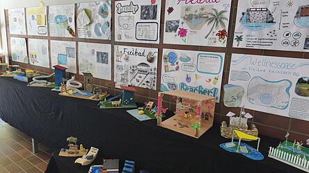 Die Sch&uuml;ler aus drei Viechtacher Schulen wurden kreativ. Die Ausstellung ist ab sofort im Foyer des Freibades zu sehen.