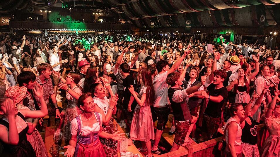 Die Partybilder vom Freitag, 15. August, aus dem Festzelt Weckmann. Die Partybilder vom Freitag, 15. August, aus dem Festzelt Weckmann.