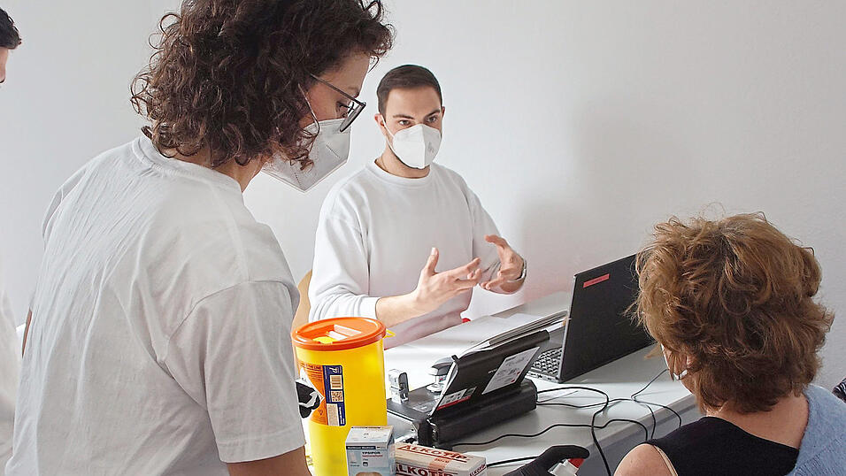 Auch im W&ouml;rther Impfzentrum wird flei&szlig;ig geimpft. Demn&auml;chst ist auch die Priorisierungsgruppe 3 dran, wenn genug Impfstoff p&uuml;nktlich geliefert wird.