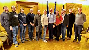 Sie stehen an der Spitze des Further Stadtmarketingvereins: Siegi Mühlbauer, Ludwig Hofmann, Monika Würz, Franz Kreuzer, Thomas Breu, Conny Decker, Stefan Simeth, Iris Hofmann, Bürgermeister Sandro Bauer, Franz Breu und Matthias Moritz (von links).