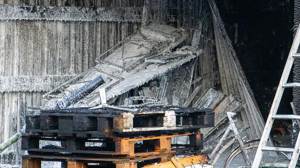 Die Brandursache dürfte ein defekter Kühlschrank gewesen sein. Die Brandursache dürfte ein defekter Kühlschrank gewesen sein.