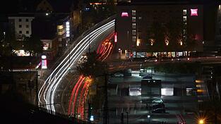 Weil viele Straßen glatt sind, fahren in Würzburg zunächst keine Busse. (Archivbild) Weil viele Straßen glatt sind, fahren in Würzburg zunächst keine Busse. (Archivbild)