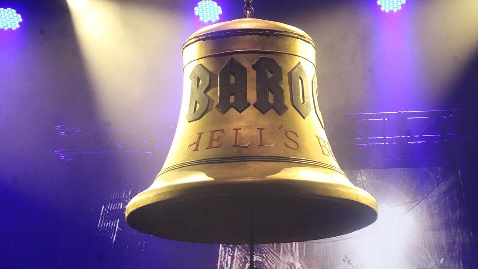 Eindrücke vom Konzertabend der AC/DC-Coverband Barock in er Landshuter Sparkassen-Arena. Eindrücke vom Konzertabend der AC/DC-Coverband Barock in er Landshuter Sparkassen-Arena.