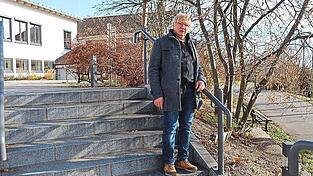 Statt am Dorfbach wird der Pösinger Christkindlmarkt am ersten Advent heuer am Bürgerhaus stattfinden. Kompakt verteilt auf drei Ebenen. Für Bürgermeister Michael Reith hat der neue Standort gleich mehrere Vorteile, auch wenn das Ambiente sicher nicht das selbe sein wird.