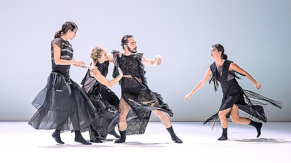 Chefchoreograph Georg Reischl erntete f&uuml;r seine erste Produktion, Juke Box Heroes, gro&szlig;en Beifall.