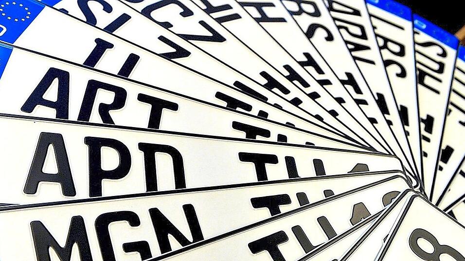 Wenn der Beschluss des Bundesrats Gesetz wird, könnten die Stadt Moosburg und weitere rund 320 deutsche Kommunen mit mehr als 20.000 Einwohnern ein eigenes Autokennzeichen bekommen. Wenn der Beschluss des Bundesrats Gesetz wird, könnten die Stadt Moosburg und weitere rund 320 deutsche Kommunen mit mehr als 20.000 Einwohnern ein eigenes Autokennzeichen bekommen.