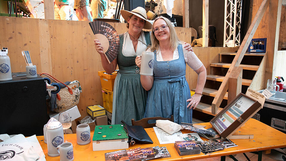 Echte Blasmusikfans lie&szlig;en sich den Montagabend im Festzelt Weckmann nicht entgehen.