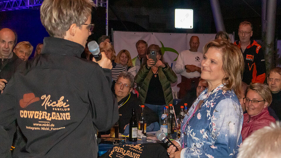 Nicki hat am Freitag in Plattling ihr 40-jähriges Bühnenjubiläum gefeiert.