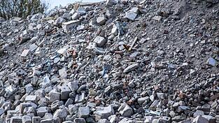 Laut Anklage geht es um 120.000 Tonnen Abfallmaterial, die nicht ordnungsgem&auml;&szlig; entsorgt worden sein sollen. (Symbolbild)