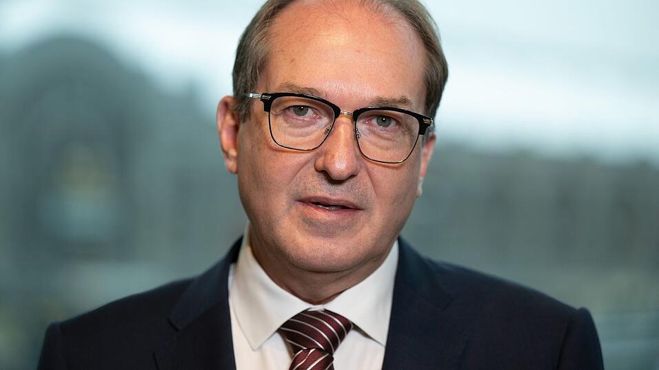 Bundesinnenminister Alexander Dobrindt (CSU) will mehr Rückführungen nach Syrien. (Archvfoto) Bundesinnenminister Alexander Dobrindt (CSU) will mehr Rückführungen nach Syrien. (Archvfoto)