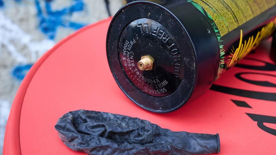 Lachgas hatte sich zur beliebten Partydroge gemausert und wird oft &uuml;ber einen Luftballon konsumiert. (Symbolbild)