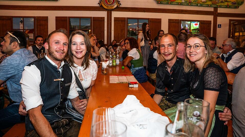Die Partybilder vom Montag, 17. August, aus dem Festzelt Greindl. Die Partybilder vom Montag, 17. August, aus dem Festzelt Greindl.