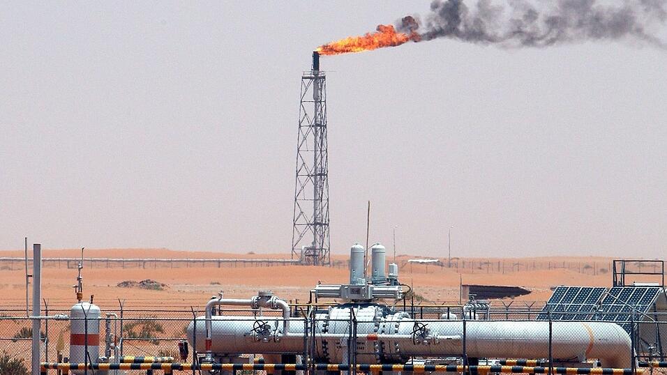 Saudi-Arabien schaltet eine wichtige Pipeline nach Angriffen ab. (Symbolbild) Saudi-Arabien schaltet eine wichtige Pipeline nach Angriffen ab. (Symbolbild)