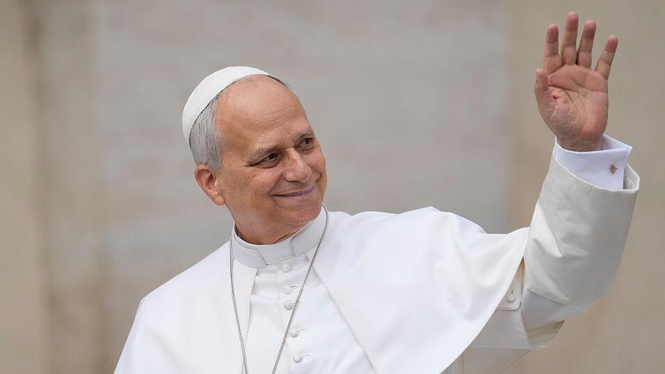 Papst Leo XIV. setzt in einigen Bereichen andere Akzente als sein Vorg&auml;nger Papst Franziskus
