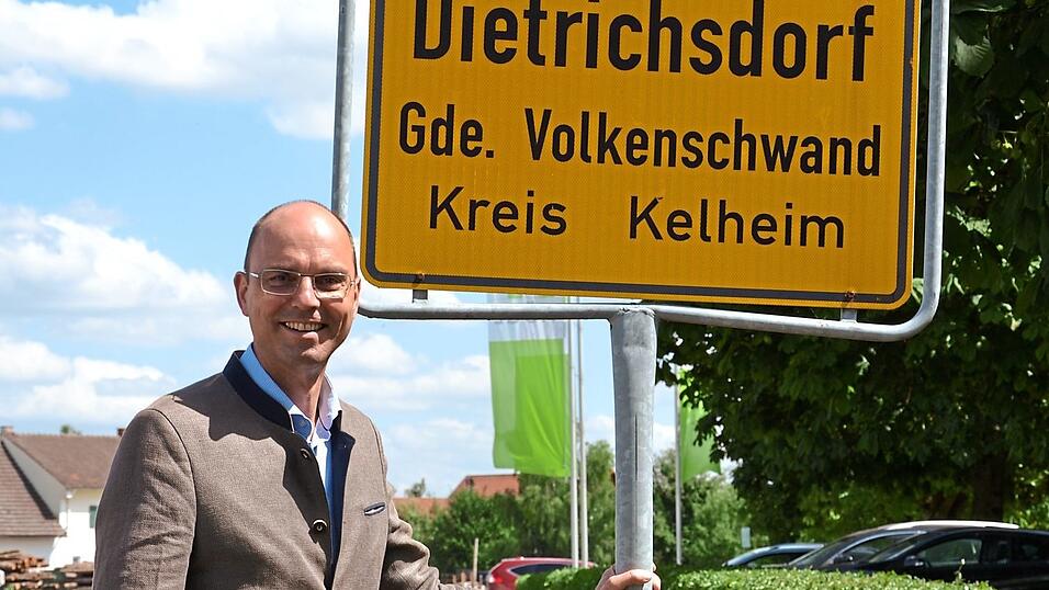 Seit drei Jahren ist Franz Högl aus Dietrichsdorf Bürgermeister der Gemeinde Volkenschwand. Jetzt zieht er eine Zwischenbilanz zur Halbzeit seiner ersten Wahlperiode. Seit drei Jahren ist Franz Högl aus Dietrichsdorf Bürgermeister der Gemeinde Volkenschwand. Jetzt zieht er eine Zwischenbilanz zur Halbzeit seiner ersten Wahlperiode.