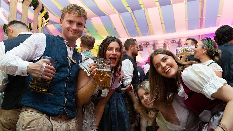 Die Partybilder vom Freitag, 7. August, aus dem Festzelt Wenisch. Die Partybilder vom Freitag, 7. August, aus dem Festzelt Wenisch.