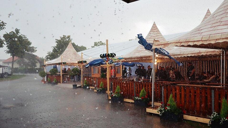 Land unter auf dem Festplatz in Wallersdorf.&nbsp;