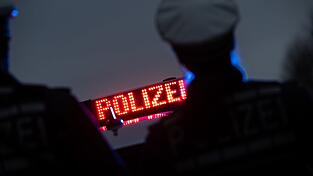 Die Polizei bittet um Zeugenhinweise. (Symbolbild)