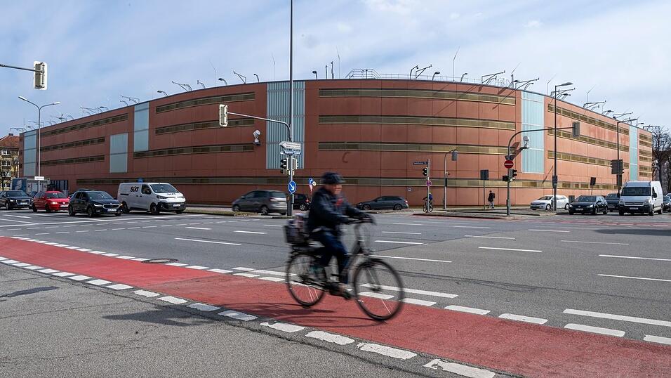 Die JVA-Mitarbeiter waren in München tätig. Die JVA-Mitarbeiter waren in München tätig.