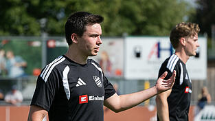 Zurück beim Heimatverein: Samuel Pex (r.) ist seit diesem Sommer Spielertrainer des FSV Landau. Gemeinsam mit Max Putz will der 26-Jährige die Mannschaft weiterentwickeln und jungen Spielern Chancen geben. Zurück beim Heimatverein: Samuel Pex (r.) ist seit diesem Sommer Spielertrainer des FSV Landau. Gemeinsam mit Max Putz will der 26-Jährige die Mannschaft weiterentwickeln und jungen Spielern Chancen geben.