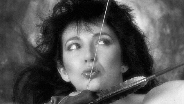 So präsentierte sich Sängerin Kate Bush in den 1980er-Jahren. So präsentierte sich Sängerin Kate Bush in den 1980er-Jahren.