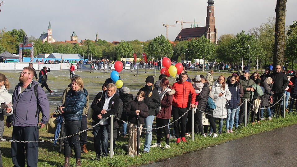 Nasskaltes Aprilwetter lässt die jungen Straubinger Läufer kalt.