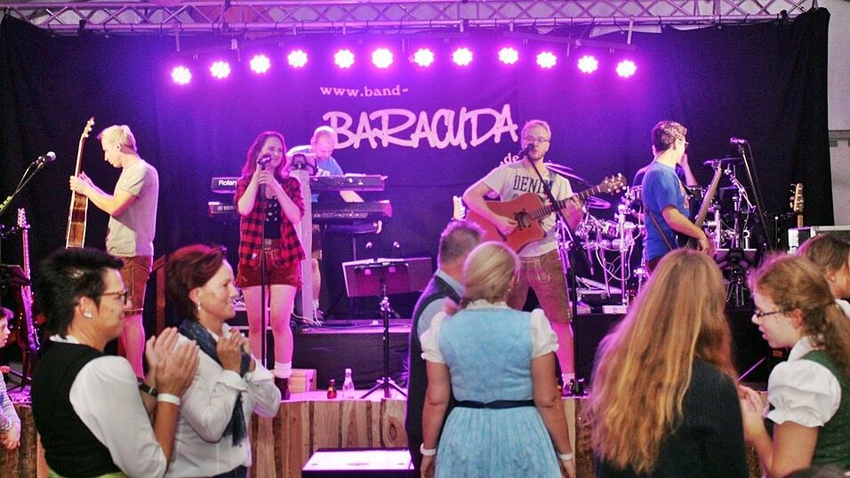 Die besten Bilder vom Wein- und Wei&szlig;bierfest des Burschenvereins Arth und der M&auml;dchengruppe.