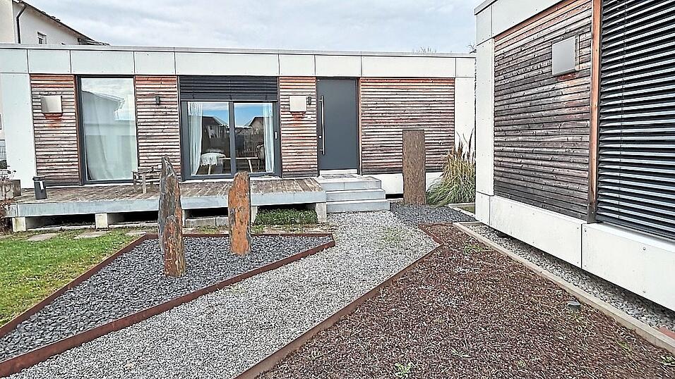 Die Praxisgemeinschaft hat ihren Platz in einem modernen Tinyhouse in der Altenmarkter Asamstra&szlig;e.