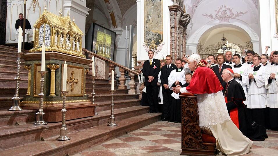 Im Freisinger Dom betete er am Korbiniansschrein. (Archivbild) Im Freisinger Dom betete er am Korbiniansschrein. (Archivbild)