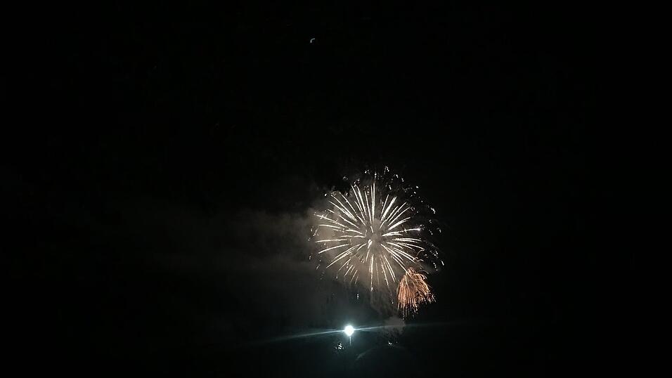 Das war das Abschlussfeuerwerk des Gäubodenvolksfestes 2019. Das war das Abschlussfeuerwerk des Gäubodenvolksfestes 2019.