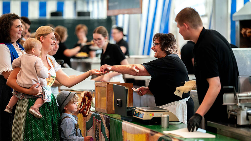 Am Donnerstag ist die Altdorfer Wiesn gestartet.