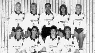 Das Mannschaftsfoto aus der Spielzeit 1992/1993. In dieser Saison spielte man das letzte Mal in der Volleyball-Bundesliga - damals noch als VC Kaufhalle Straubing. Das Mannschaftsfoto aus der Spielzeit 1992/1993. In dieser Saison spielte man das letzte Mal in der Volleyball-Bundesliga - damals noch als VC Kaufhalle Straubing.