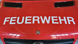 Die Feuerwehr brachte die Flammen unter Kontrolle. (Symbolbild)