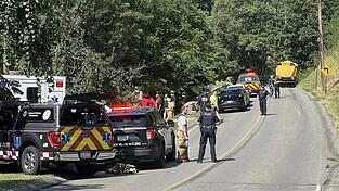 Wie schwer die Menschen verletzt wurden, war zunächst unklar.