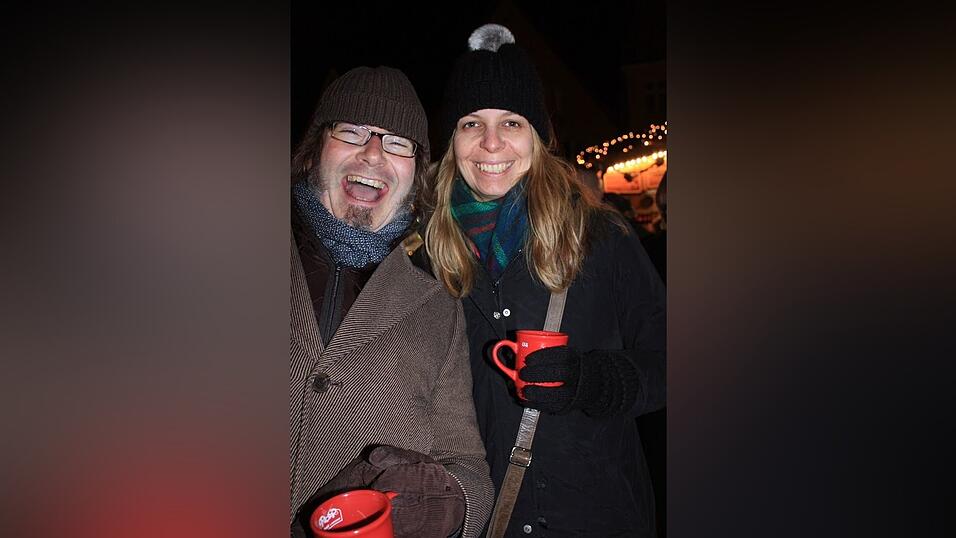 Am Donnerstagabend ist der Landshuter Christkindlmarkt eröffnet worden. Am Donnerstagabend ist der Landshuter Christkindlmarkt eröffnet worden.