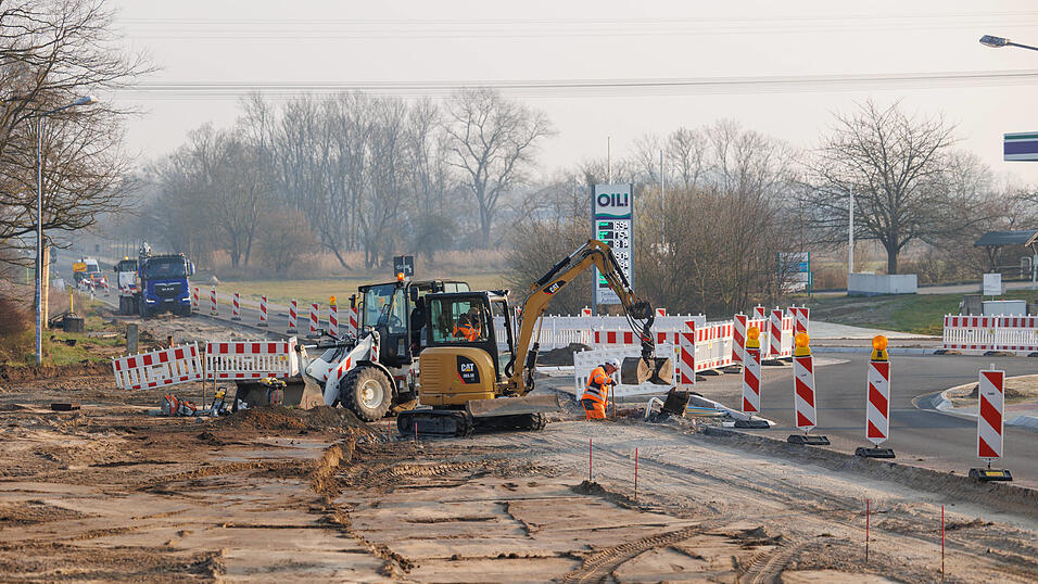 Die Bauarbeiten sollen weiträumig umfahren werden. Die Bauarbeiten sollen weiträumig umfahren werden.