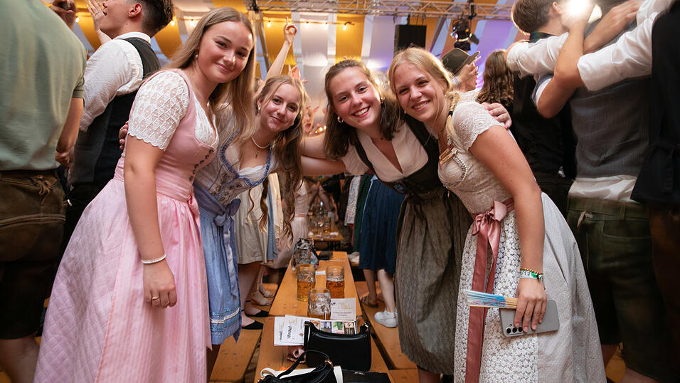 Die Partybilder vom Mittwoch, 13. August, aus dem Festzelt Nothaft. Die Partybilder vom Mittwoch, 13. August, aus dem Festzelt Nothaft.