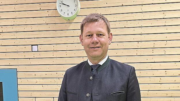 MdB Thomas Erndl gab am Sonntagvormittag seine Stimme in der Grundschule K&uuml;nzing ab.