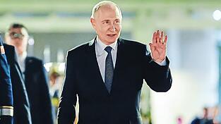 Der russische Präsident Wladimir Putin könnte sich bei einem Ausweg aus dem Ukraine-Krieg historische Beispiele zum Vorbild nehmen. Der russische Präsident Wladimir Putin könnte sich bei einem Ausweg aus dem Ukraine-Krieg historische Beispiele zum Vorbild nehmen.