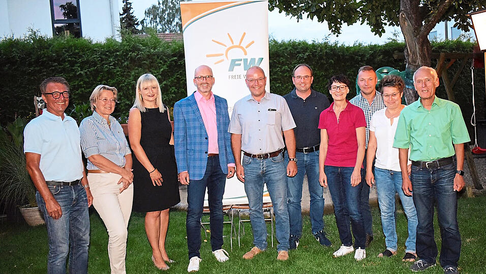 Die Marktgemeinder&auml;te Josef Loibl, Dr. Dagmar Hofmann, Manuela Bonardi, B&uuml;rgermeister Andreas Strau&szlig;, zweiter B&uuml;rgermeister Bernhard Pritscher, Marcus Lackermeier, Susanne Kammermayer, Thomas Lackermeier, Martina Riedl und Franz St&ouml;ckl.