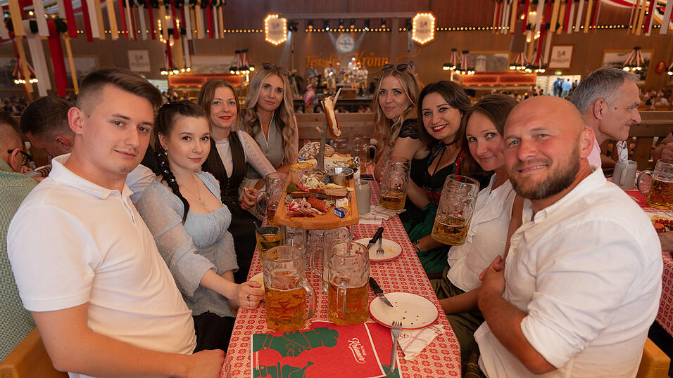 Die Partybilder vom Freitag, 11. August 2023, aus dem Festzelt Krönner. Die Partybilder vom Freitag, 11. August 2023, aus dem Festzelt Krönner.