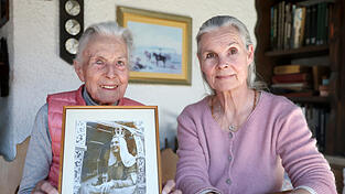 Maria Freifrau von Münster, die 1953 die Hedwig verkörperte, mit ihrer Tochter Susanne Fraling von Münster, die ebenfalls bei der „Landshuter Hochzeit“ mitwirkte, unter anderem als Röckls Töchterlein.