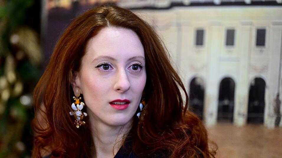 Die 32-Jährige spielt in Salzburg an der Seite von Philipp Hochmair. Die 32-Jährige spielt in Salzburg an der Seite von Philipp Hochmair.